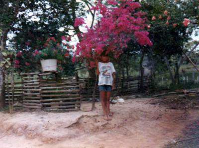 Blanca en la finca, donde guarda recuerdos de felicidad junto a sus hermanos